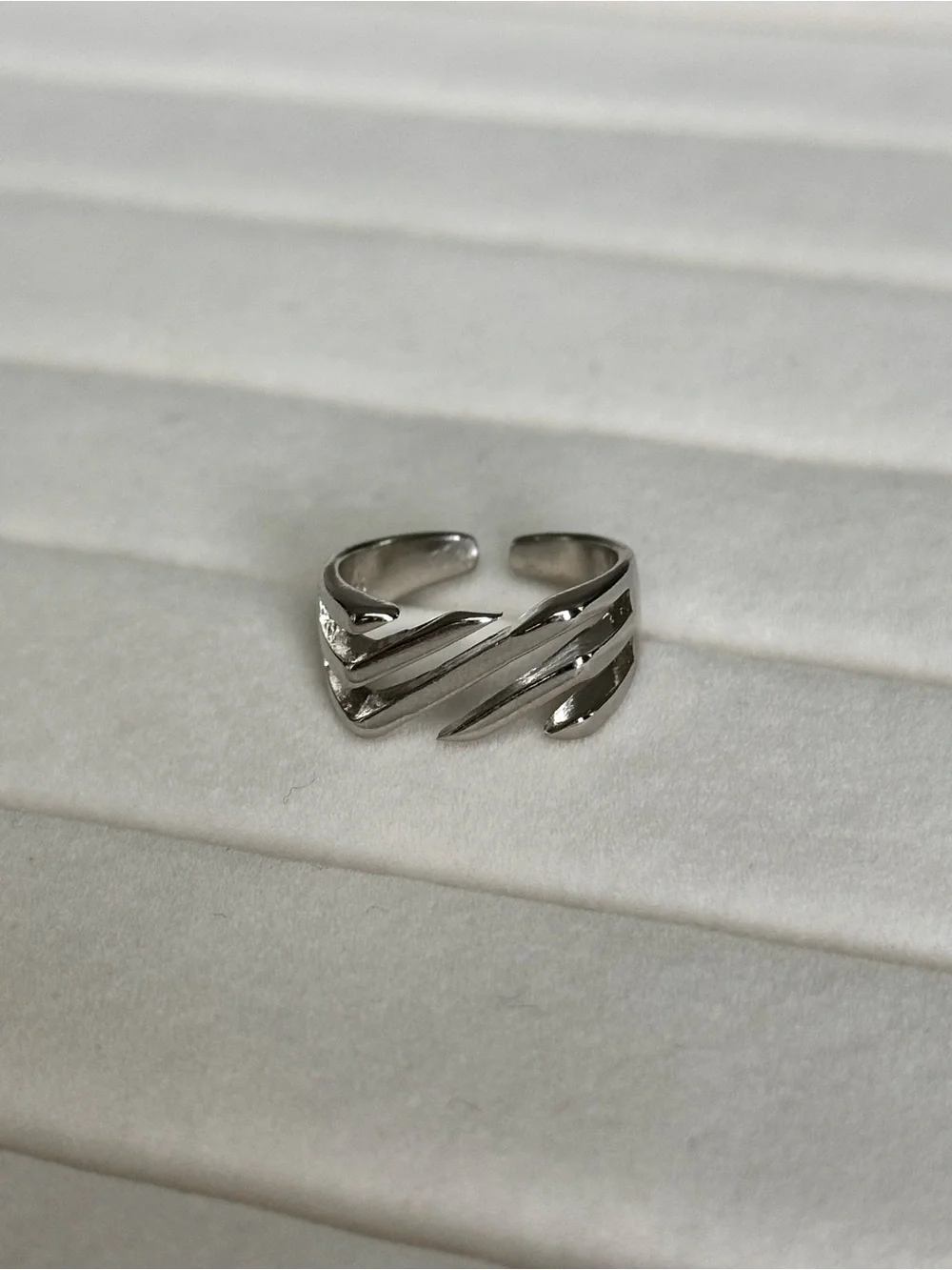 925 Sterling Silver Open Chevron Band Ring - Picture 6 of 6